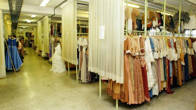 Barrandovské kostýmy se letos v létě objeví na hradech a zámcích