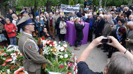 Polského komunistu Jaruzelského pohřbili s poctami. Lidé protestovali