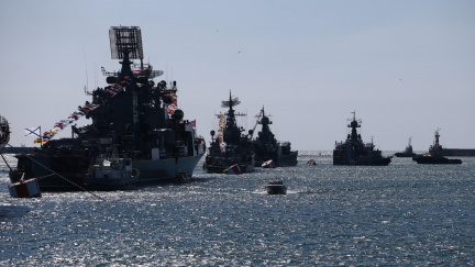 Ruská armáda cvičí v Kaliningradu, NATO pořádá manévry v Pobaltí