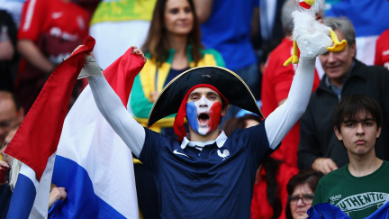 Kde byly hymny? zlobili se francouzští fotbalisté. Pořadatelům selhal audiosystém…