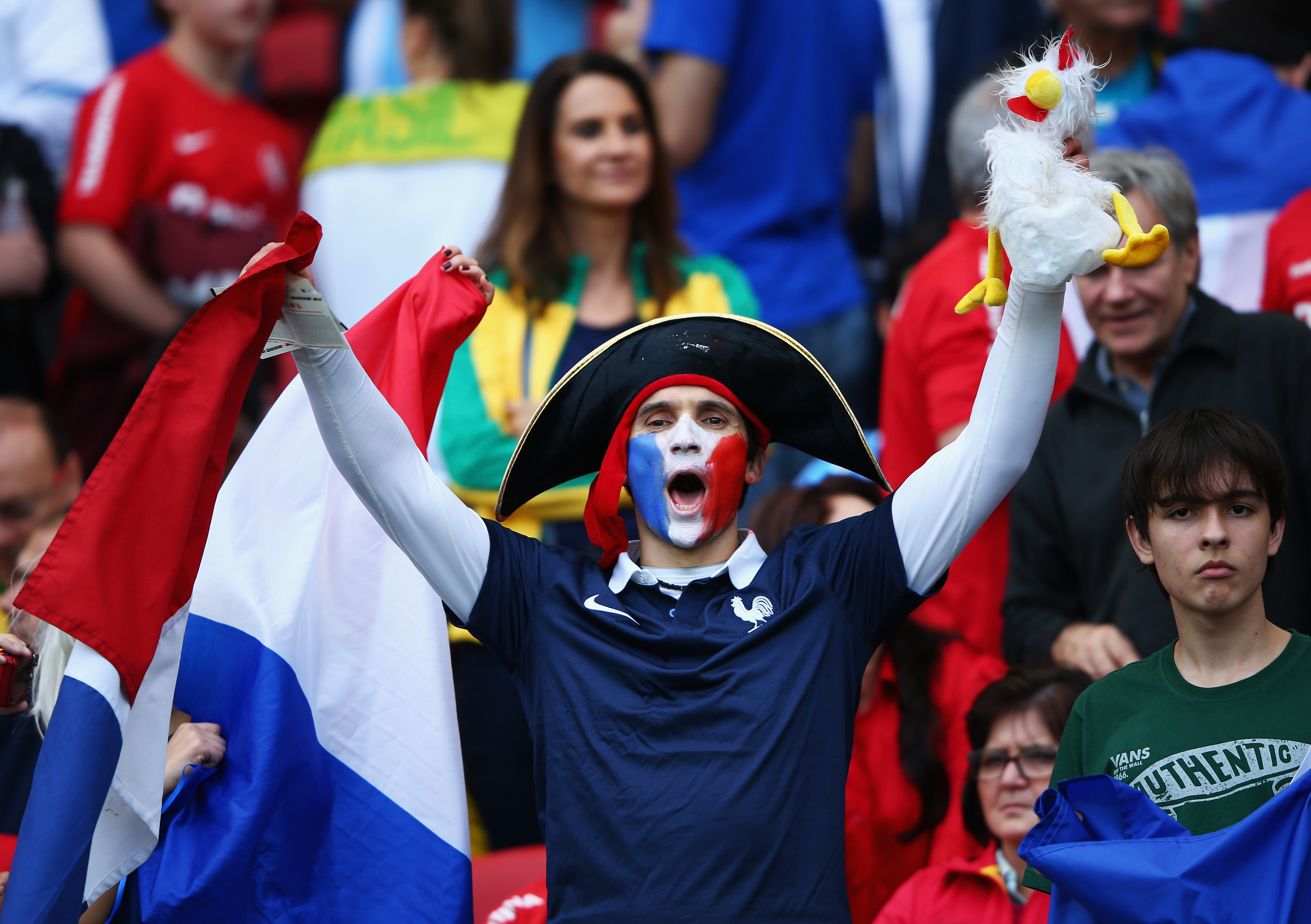 Kde byly hymny? zlobili se francouzští fotbalisté. Pořadatelům selhal audiosystém…