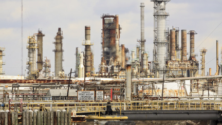 Islámští radikálové ovládají většinu rafinérie v Bajdží