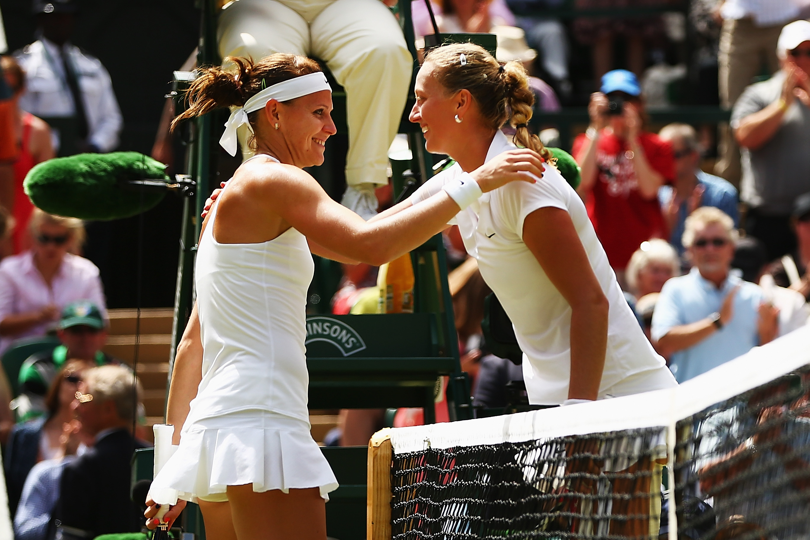 Do finále Wimbledonu postupuje z české bitvy Kvitová. O titul se utká s Kanaďankou Bouchardovou