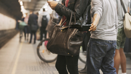 Romové nutili své děti krást mobily. Soud je potrestal