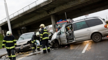 Provoz na dálnici D1 ve směru na Prahu blokovala hromadná nehoda tří aut