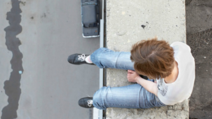 Mladý Američan spadl v centru Prahy ze střechy a zabil se