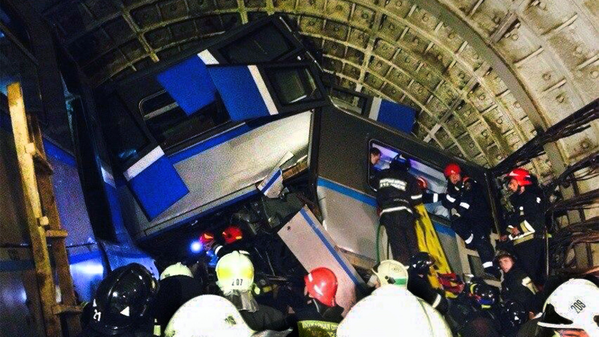 V moskevském metru vykolejil vlak. Nehoda si vyžádala 20 obětí