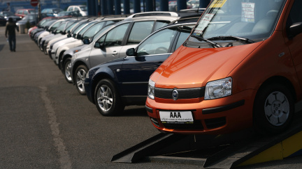 Bazar AAA Auto dostal pokutu. Za chyby v reklamě na půjčky
