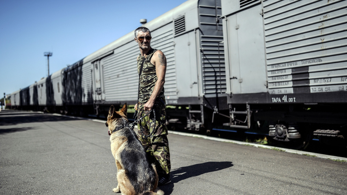 Vlak, který převáží těla, postihly technické problémy