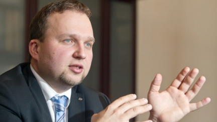 Jurečka představil novelu zákoníku, umožní mzdu v eurech či upraví výpovědi