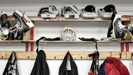 Američtí vědci chtějí sestavit stupnici odolnosti hokejových helem