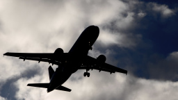 Alžírské úřady ztratily kontakt s letadlem. Neví se, kde je 116 lidí