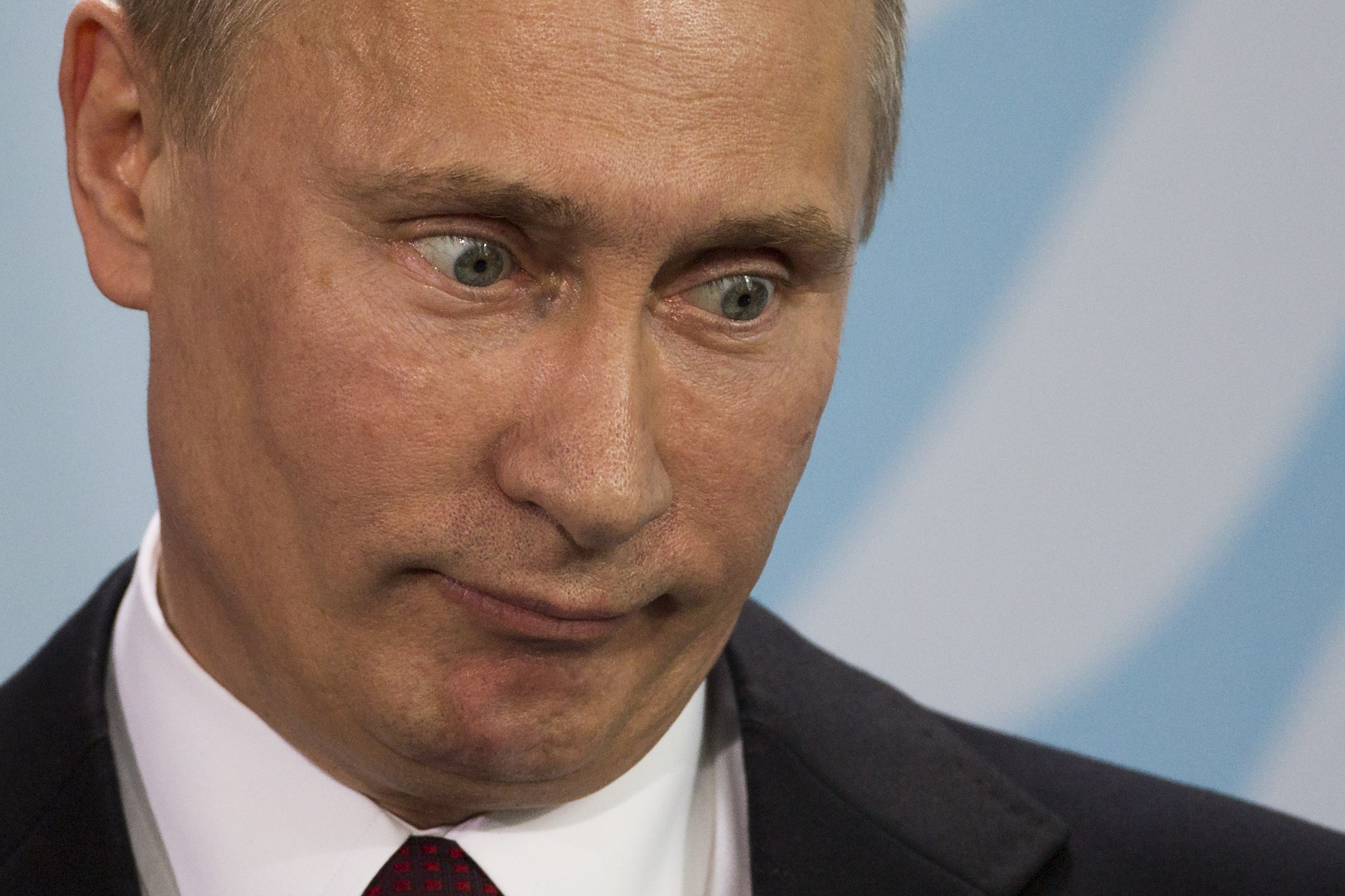 Tedy, eeeeh, hmm...Putin vysvětluje, proč ruská armáda vtrhla na Ukrajinu