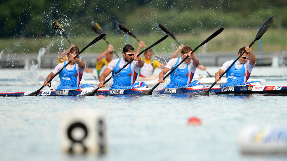 Český čtyřkajak je zlatý v závodu na kilometr. Fuksa má bronz z pětistovky