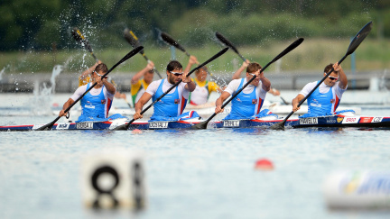Český čtyřkajak je zlatý v závodu na kilometr. Fuksa má bronz z pětistovky