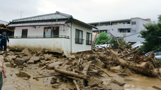 Sesuvy půdy v Hirošimě usmrtily nejméně 27 lidí