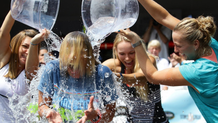 Obraťte si na hlavu kýbl ledové vody. Je to IN