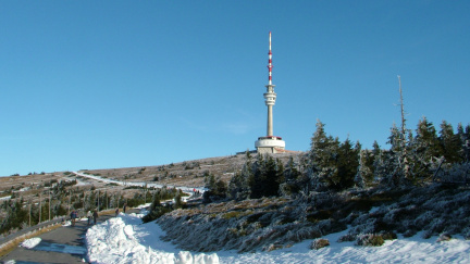Češi upletli šestikilometrovou šálu pro děda Praděda