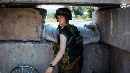 Aktualizováno: Radikálové pustí obléhané vojáky. Moskva připustila, že na Ukrajině bojují Rusové