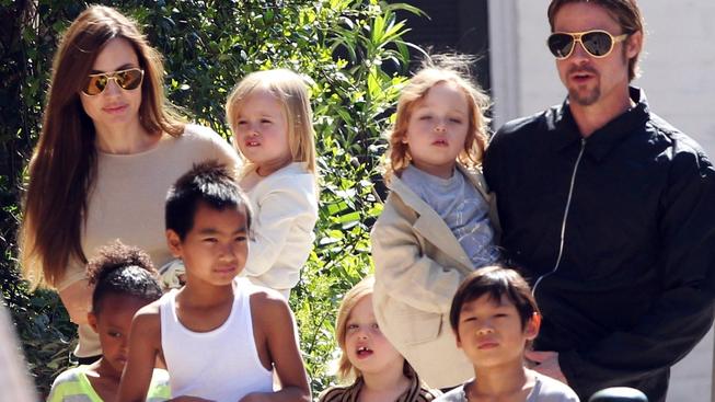 Angelina Jolie a Brad Pitt s dětmi