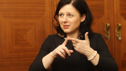 Jourová by mohla dostat dopravu a vesmír