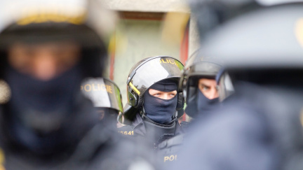 Praha dá policii 300.000 Kč na speciální vybavení pro případ masové střelby