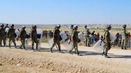 Islamisté při ostřelování syrského města zasáhli i území Turecka