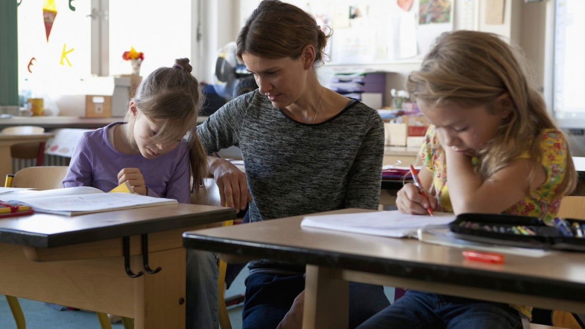 Státní zaměstnanci dostanou přidáno už v listopadu