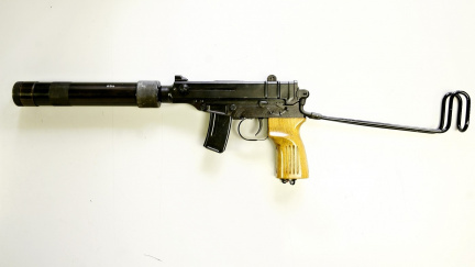 Policista byl na besedě v mateřské školce. Ukradli mu samopal