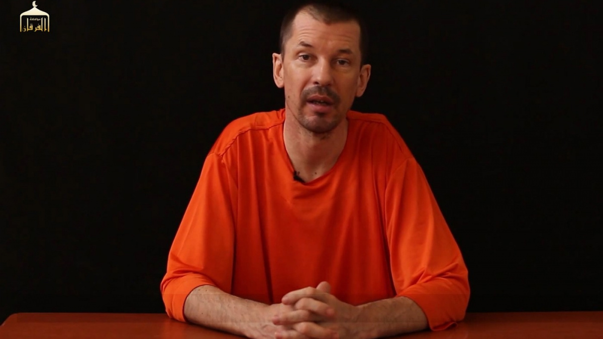 Zajatý novinář na videu IS kritizuje Obamu. Z donucení