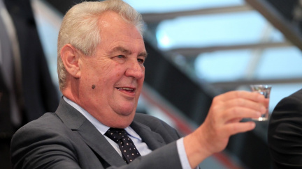 Zeman tvrdě kritizuje české velvyslanectví v Kyjevě
