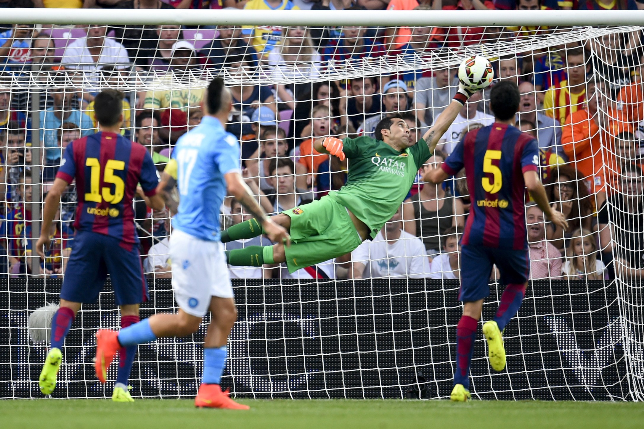 Neprůstřelná Barcelona. Bravo nedostal gól sedm zápasů a má rekord