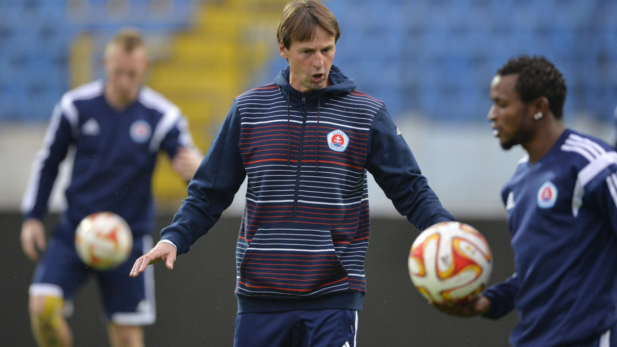 Straka se zápasu proti Spartě nedočká, ve Slovanu dostal vyhazov