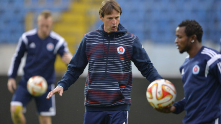 Straka se zápasu proti Spartě nedočká, ve Slovanu dostal vyhazov