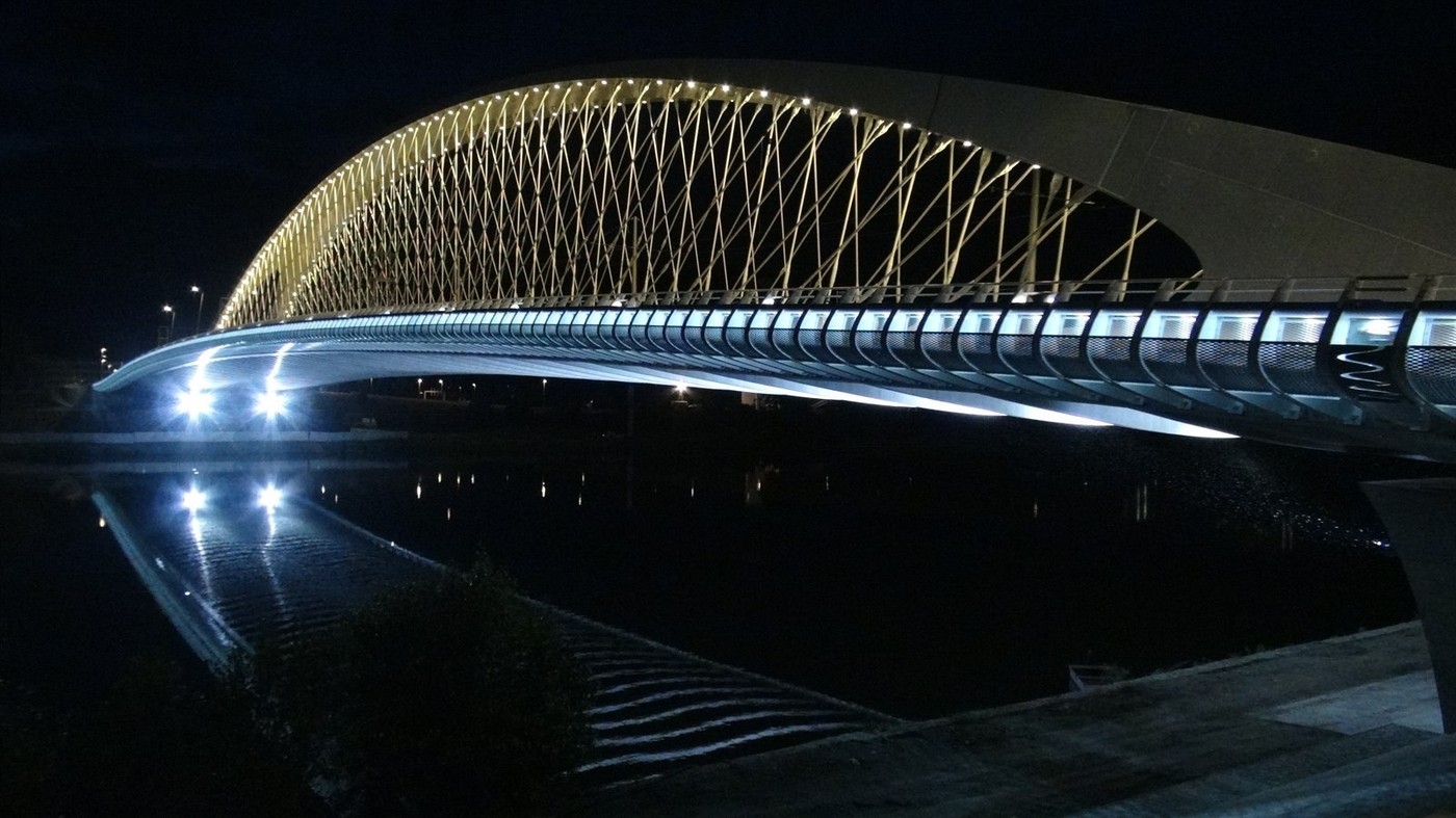 Po Trojském mostě už jezdí auta i MHD. Jízdní řády doznají změn