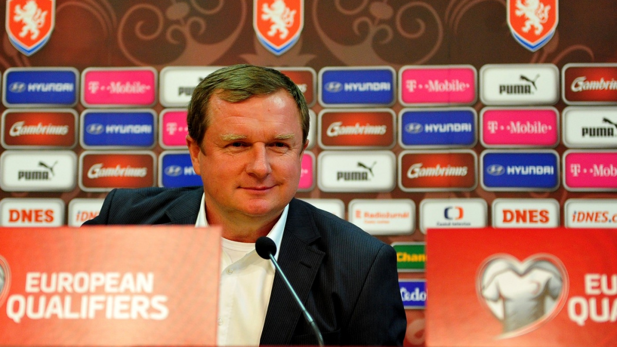Kouč Vrba uzavřel sázku. Reprezentace může pro fanoušky vyhrát tisíce piv