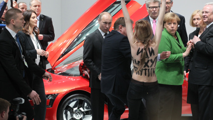 Komentář: Nahému protestu ve Strakovce něco zásadního chybělo...