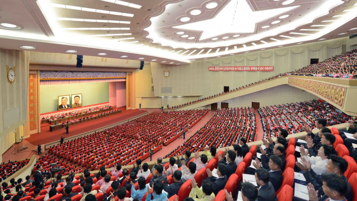 KLDR slaví, Kim se oslav neúčastní. Sesadili ho nebo je nemocný?