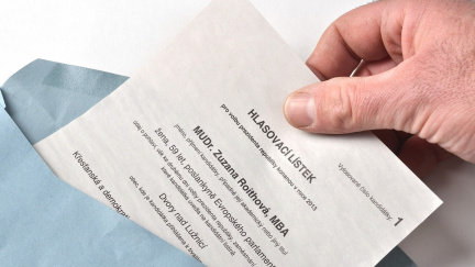 Část voličů v Praze dostala vadné lístky. Napadnou volby u soudu?