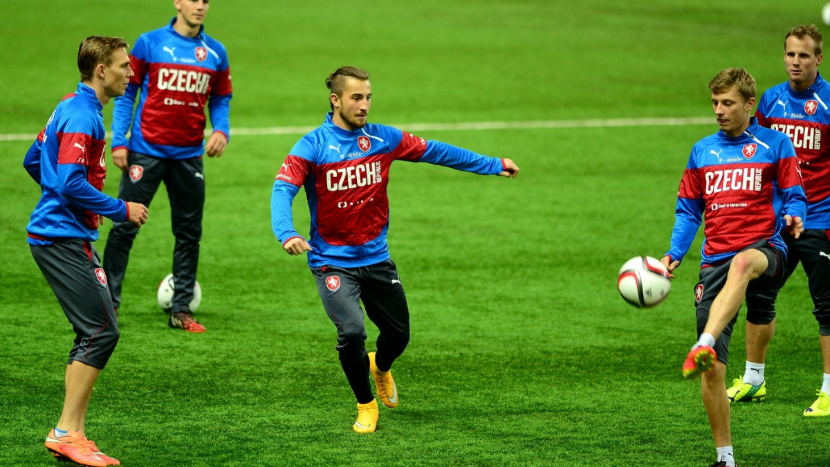 Limberský kritizuje kvalitu umělé trávy v Astaně: Je to normální koberec