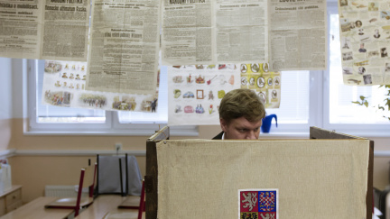 Komentář: Kterak si Hudeček hrál na Fausta. Anebo Babiš na Mefista?