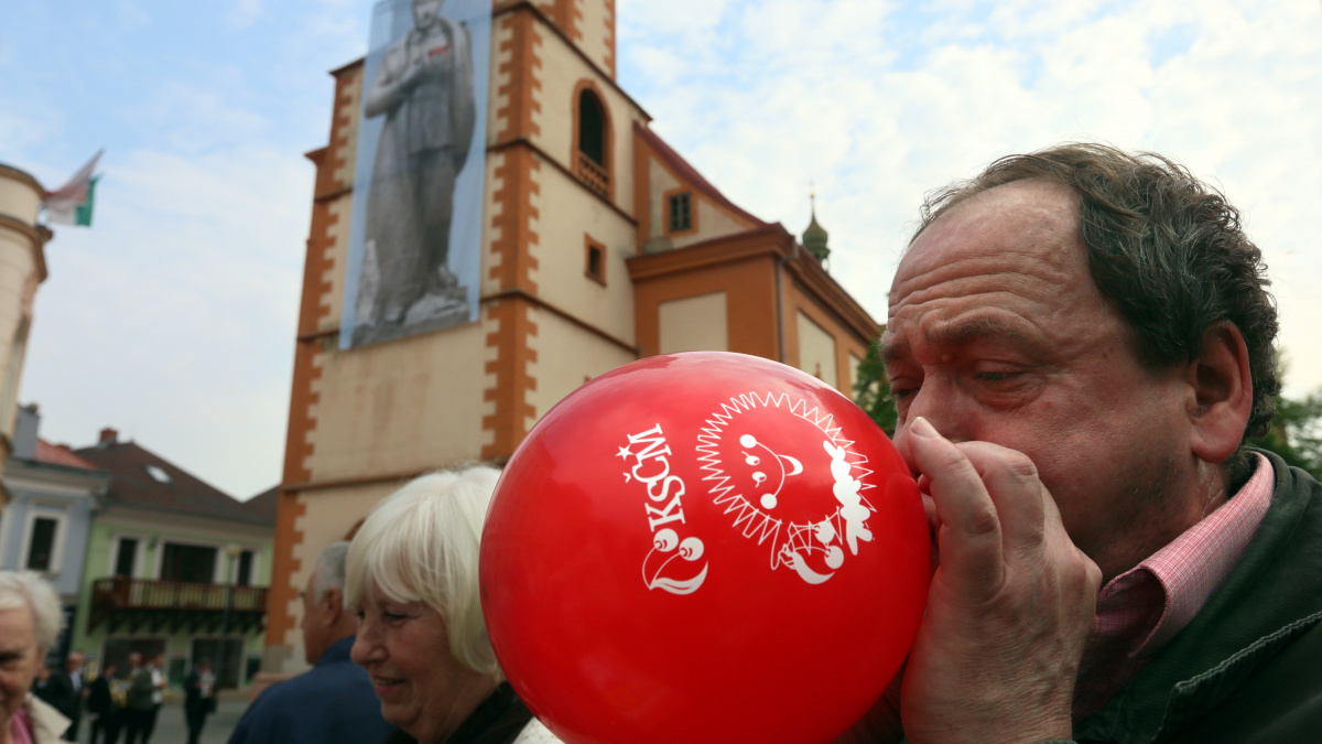 Komunisté už nevadí, ale ani netáhnou. Zato lidovci jsou na vzestupu
