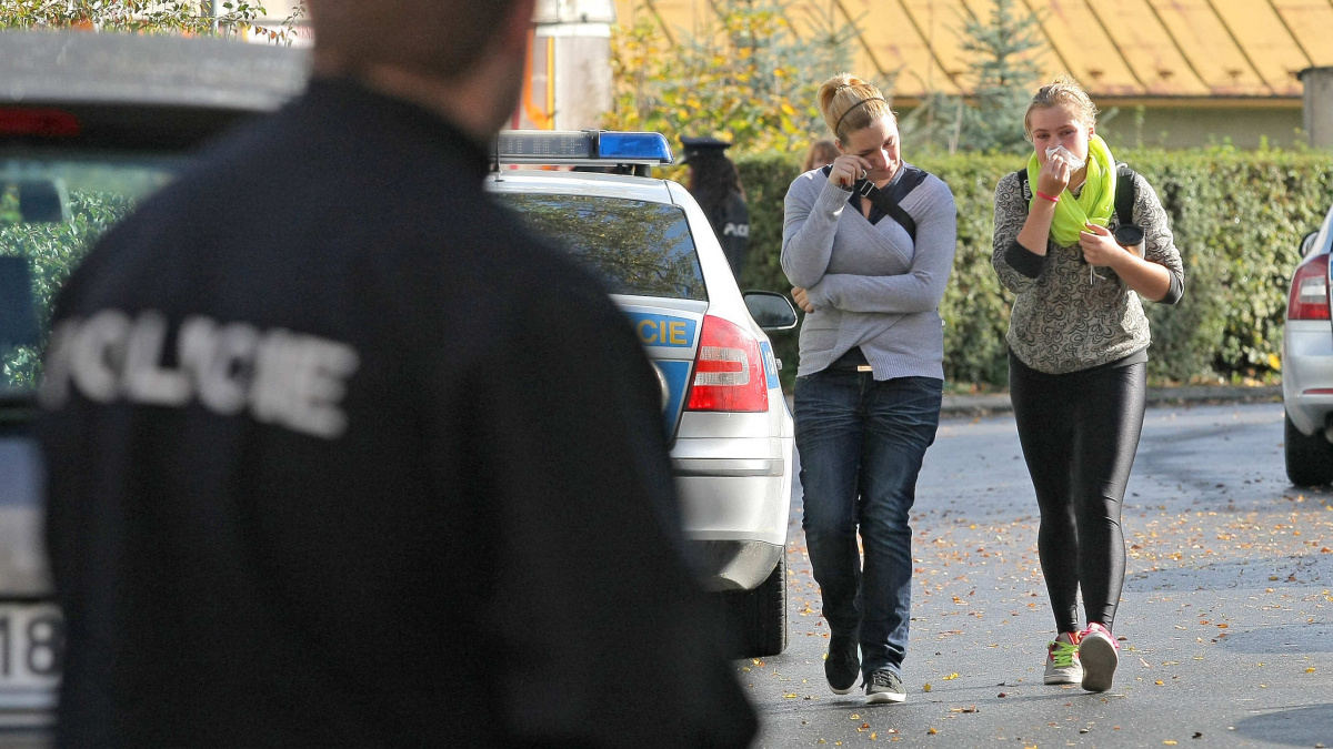 Šílená útočnice byla obviněna z vraždy. Hrozí jí až výjimečný trest