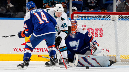 Sekáč dal svůj první gól v NHL, Hertl zařídil 'Žralokům' bod