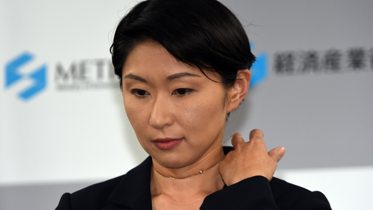 Kvůli šminkám a módě hrozí japonské vládě krize