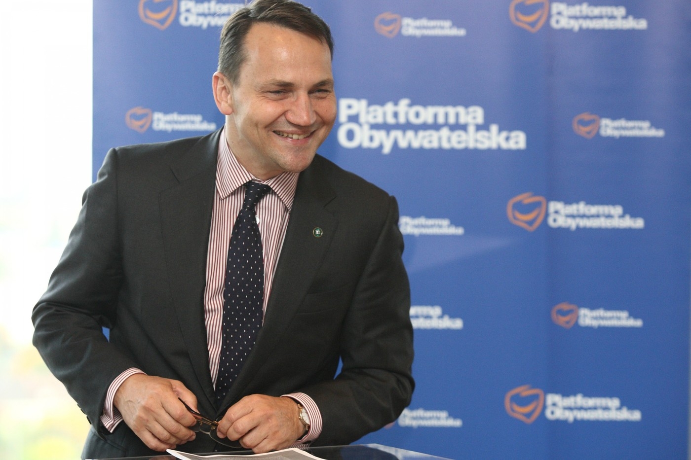 Sikorski má problém. Je zralý na demisi