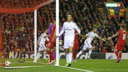 LM: Real rozhodl šlágr v Liverpoolu už v první půli, Arsenal vydřel výhru v závěru