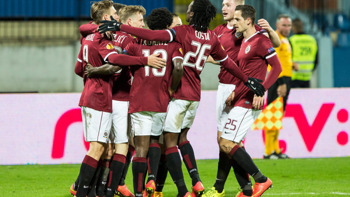 Sparta vyhrála na půdě Slovanu 3:0, fotbal zastínily výtržnosti fanoušků