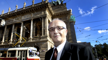 Komentář: Politická anexe Národního divadla