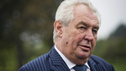 Zeman nezve rektory, aby ochránil prestiž úřadu